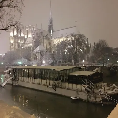 Au Coeur De Paris, A Deux Pas De Notre-dame *